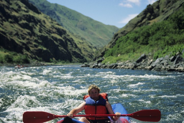 En los kayaks inflables puedes remar en aguas abiertas o navegar en ríos agitados.