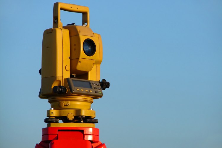 La medición de un terreno con GPS utiliza tecnología y cálculos precisos.