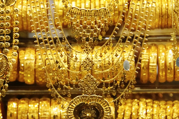 La mayoría de artículos de oro tienen un sello como prueba de que son genuinos.