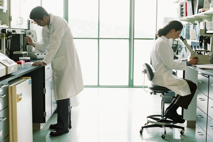 Los científicos han estado investigando la relación entre el aluminio y el Alzheimer desde 1950.