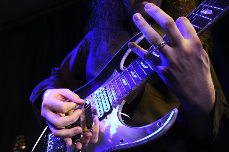 La Schecter C-1 Classic es una guitarra discontinuada que puede hacer un excelente instrumento para principiantes.