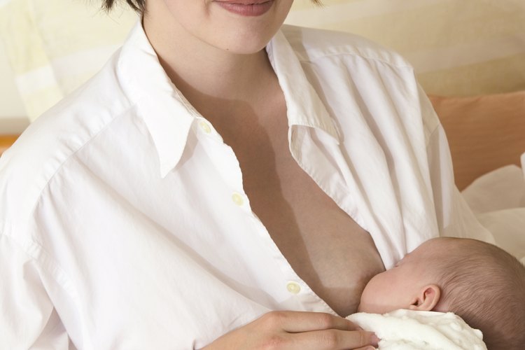 Amamantar tiene conocidos beneficios para la madre y para el niño.