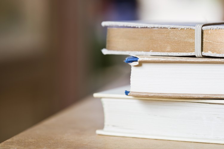 Para ser un agente de la CIA, los solicitantes deben tener al menos una educación secundaria con un título de grado o de postgrado requerido para ciertas posiciones.