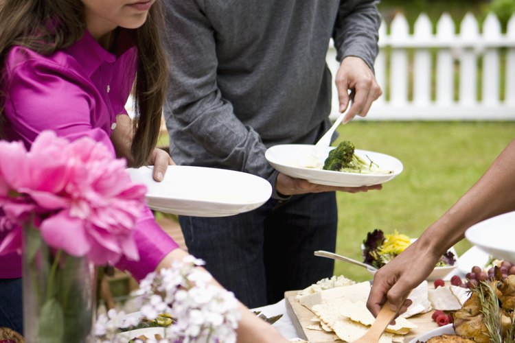 Una comida luego de un funeral le da la oportunidad a los familiares de nutrirse y socializar antes de emprender el regreso al hogar.