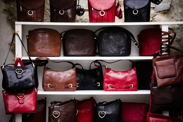 Si eres de las afortunadas que tienen uno o varios bolsos de estos, más te vale cuidarlos como a tu vida.