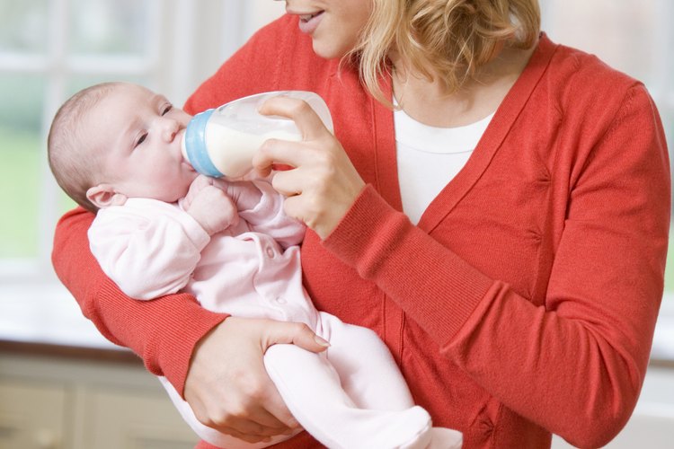 Ya sea con pecho o biberón, alimentar a tu bebé es un momento de unión importante para la mamá y el bebé.