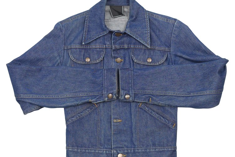 Haz que tu nueva chaqueta de jean parezca desgastada en casa.