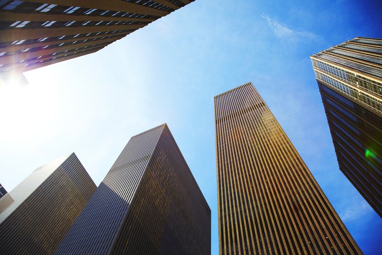 Las empresas multinacionales dominan tanto el perfil de la ciudad como del mercado global.