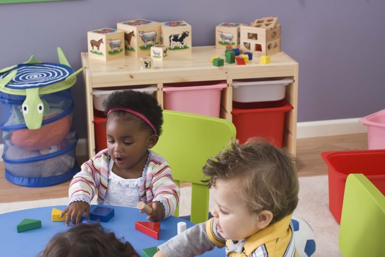 Las lecciones de la Biblia para los niños pequeños deben ser breves para cautivar su atención.