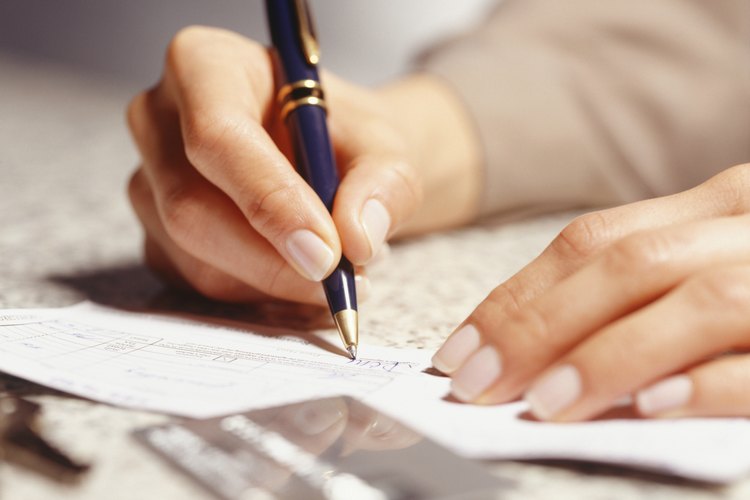 Para hacer estos pagos a los beneficiarios, el fideicomisario debe crear una cuenta de cheques.