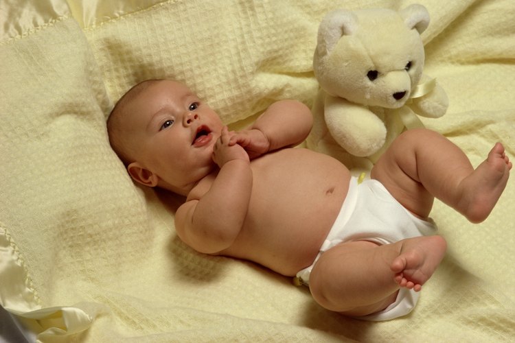Los padres adoptivos pueden unirse con sus recién nacidos tan bien como los padres biológicos.