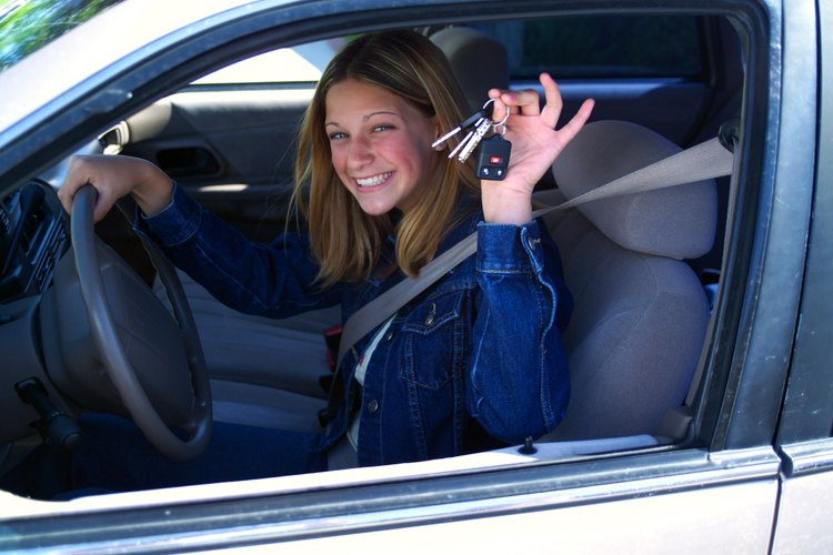 Muchas tendencias alarmantes de adolescentes involucran el estar al volante.