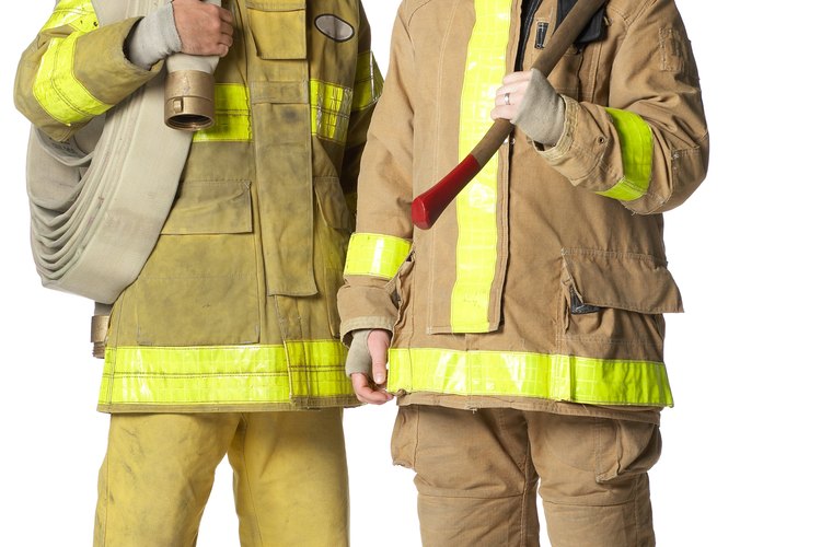 Los trabajadores completamente equipados deben caber en las ventanas de salida.