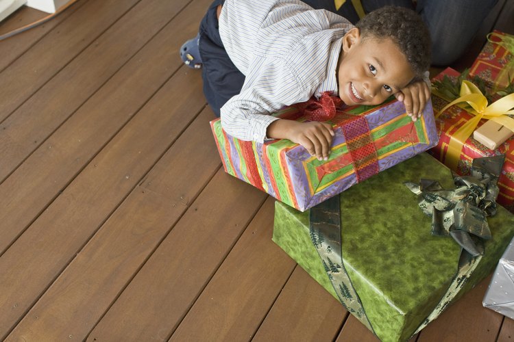 Si los niños reciben muchos regalos juntos, es probable que varios de ellos sean olvidados rápidamente.