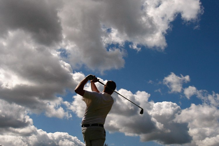 Juega al golf en el Auchterarder Golf Club.