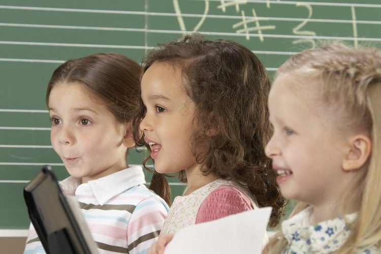 La American Speech, Language and Hearing Association recomienda el uso de canciones para ayudar a los niños a aprender el patrón y el ritmo del habla.