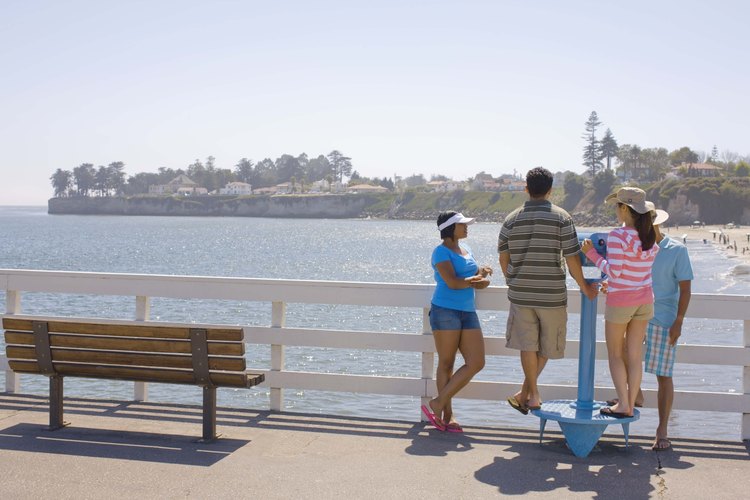 Visitar la playa es simplemente una actividad en Santa Cruz.
