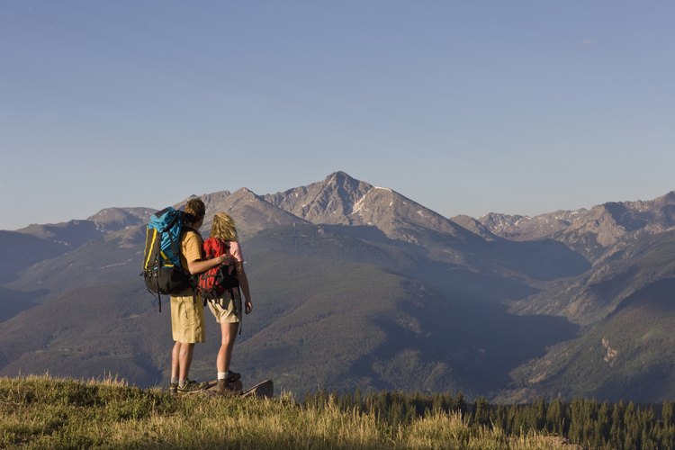 Llegar a la cima de una montaña es una metáfora para el éxito en la vida.