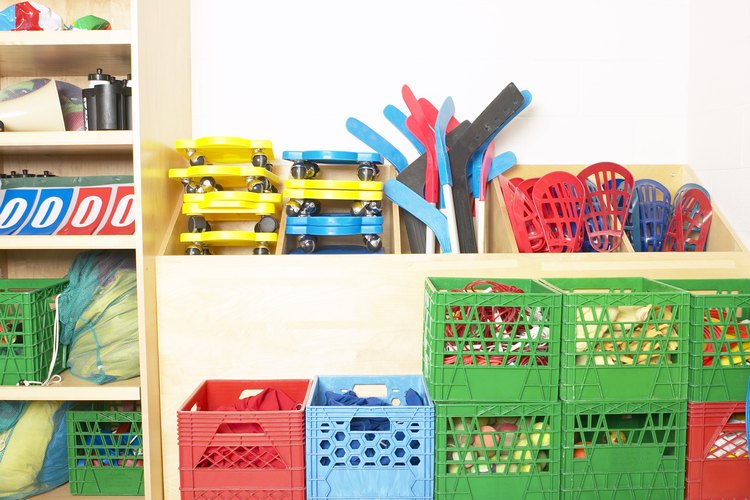 Las cajas de plástico son económicas pero un poco llamativas.