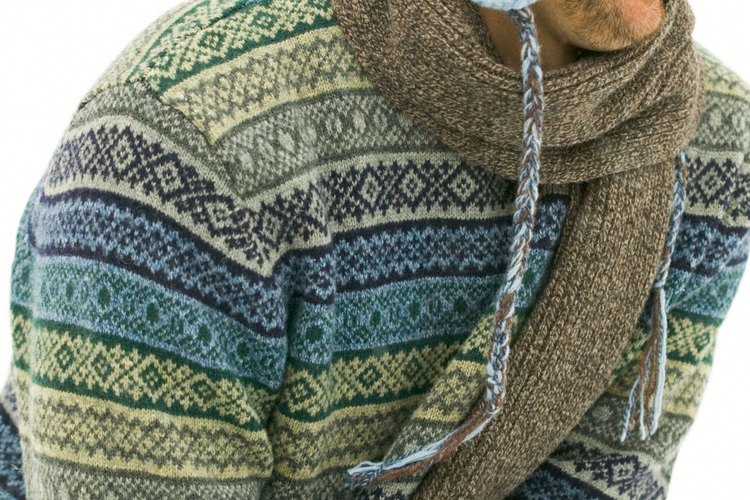 Un gorro con orejeras es una excelente opción que te ayudará a mantenerte caliente si hay temperaturas muy bajas.