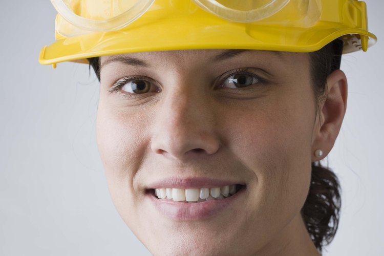 Las gafas de seguridad empañadas pueden hacer difícil o peligroso el trabajo.