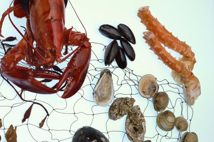 Hacer mariscos al vapor, como cangrejo rey y ostras, mantiene la carne tierna.