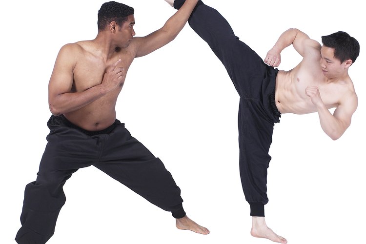 El Muay thai y el krav maga son formas de arte marcial.