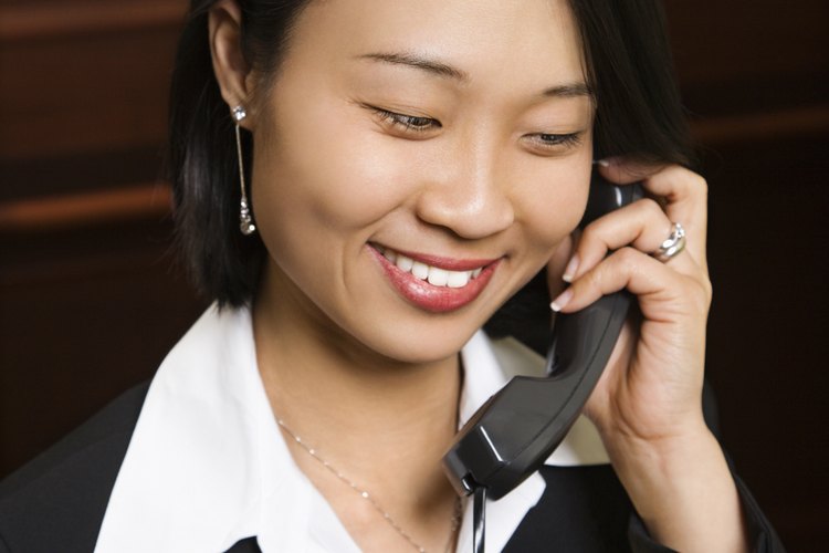 La recepcionista debe ser una representante profesional, educada, cordial y eficiente de la empresa.