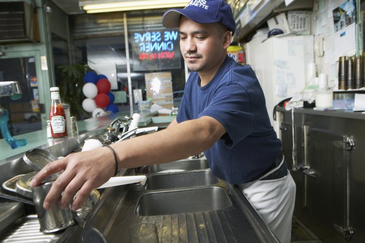 Como lavaplatos de restaurante espera ganar entre US$16.000 y US$20.000 por año.