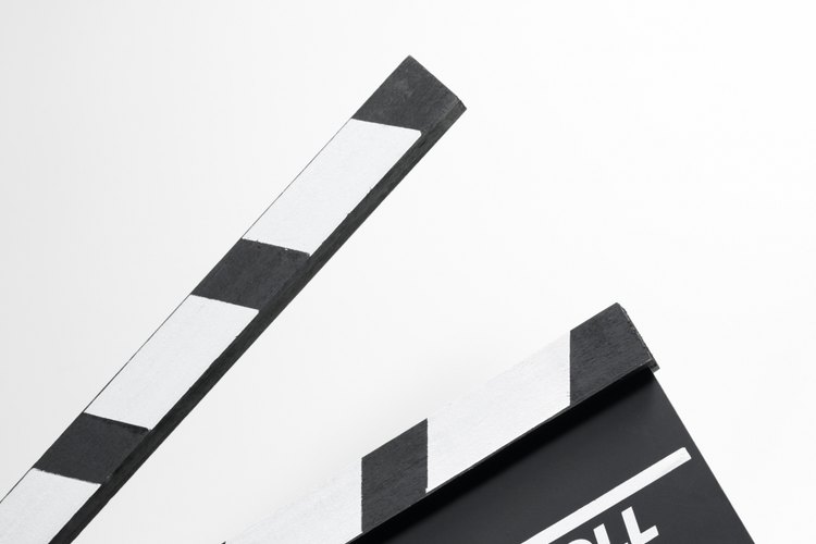 Otorga el crédito al talento involucrado en la realización de una película cuando tengas qué citarla.
