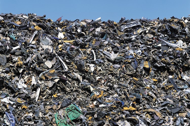 Con la llegada del reciclaje obligatorio en la mayoría de las comunidades, la recolección de basura se ha vuelto más compleja.