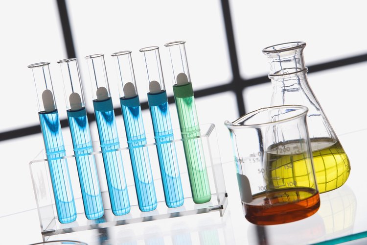 Existen varias diferencias entre los laboratorios de biología y los de química.
