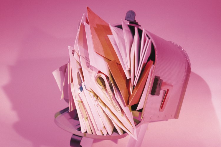 Todas las cartas se envían por servicios de primera clase.
