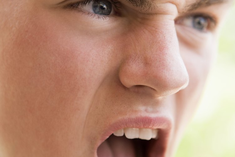 Los adolescentes que tienen el trastorno de personalidad antisocial son a menudo crueles, furiosos o manipuladores.