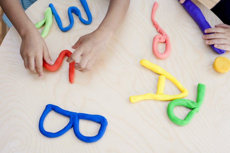 Mientras los niños juegan están trabajando en desarrollar habilidades importantes.