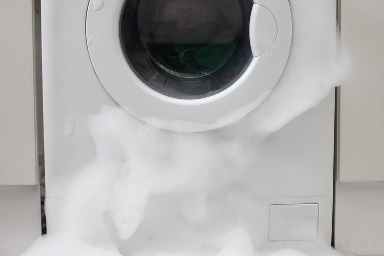 Al igual que con cualquier marca de máquina lavadora, con el tiempo puedes experimentar algunos problemas con tu lavadora Whirlpool al no funcionar como debería hacerlo.