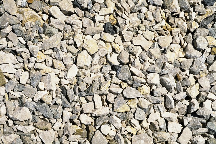La base de camino es la primera capa de piedra que va sobre una entrada de coches de gravilla.