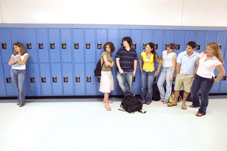 Los adolescentes son atraídos a las pandillas por varias razones.