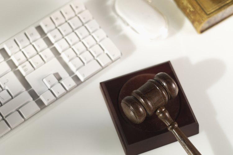 Los abogados de comunicación y medios manejan casos de propiedad intelectual y derechos de autor.