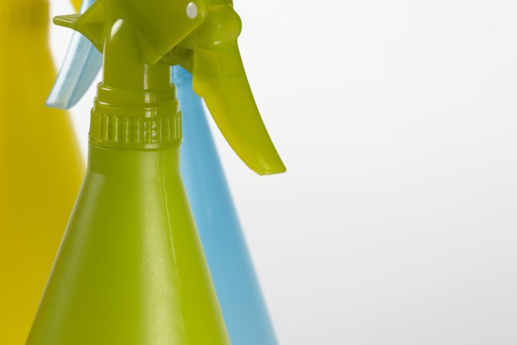 Haz tu propio producto de limpieza para tu cuero sintético.