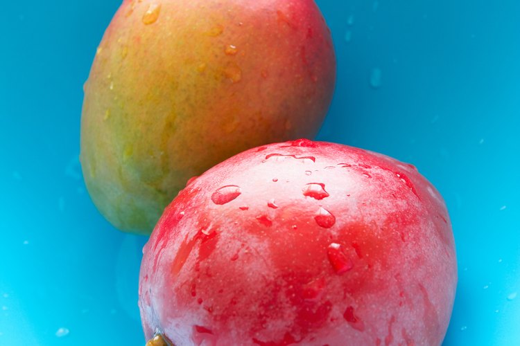 El mango es una fruta dulce tropical.