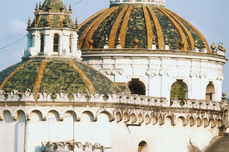 José Eloy Alfaro y Manuela Sáenz, dos grandes personajes de Ecuador.