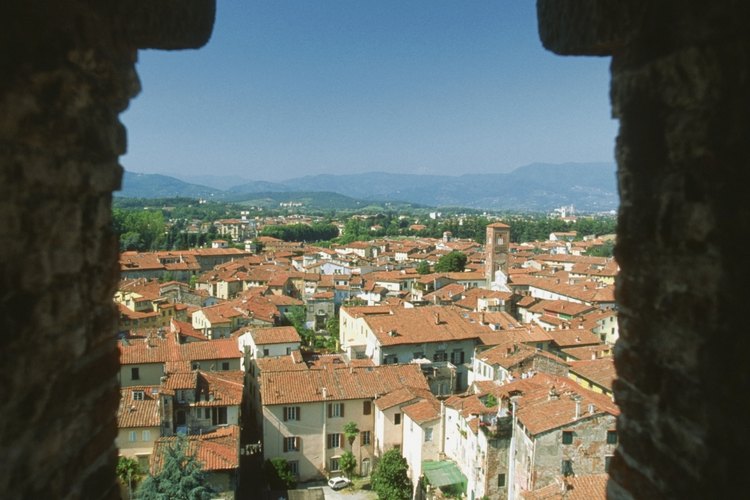 Las torres de Lucca tienen hermosas vistas de los techos de tejas rojas de la ciudad.