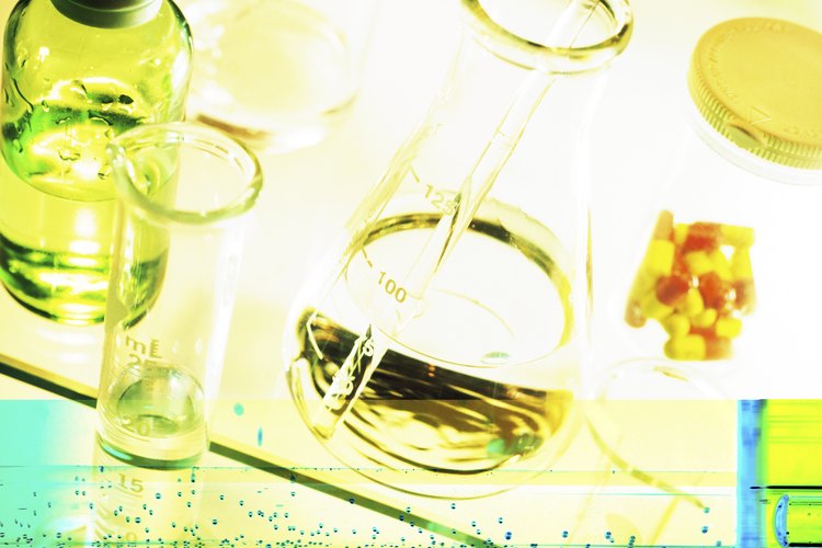 Probar los equipos industriales para encontrar microbios que propagan una enfermedad.