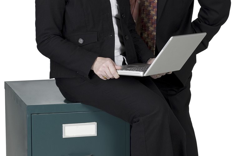 También el tema finaciero le compete porque debe trabajar todo el tiempo dentro del presupuesto de su equipo.