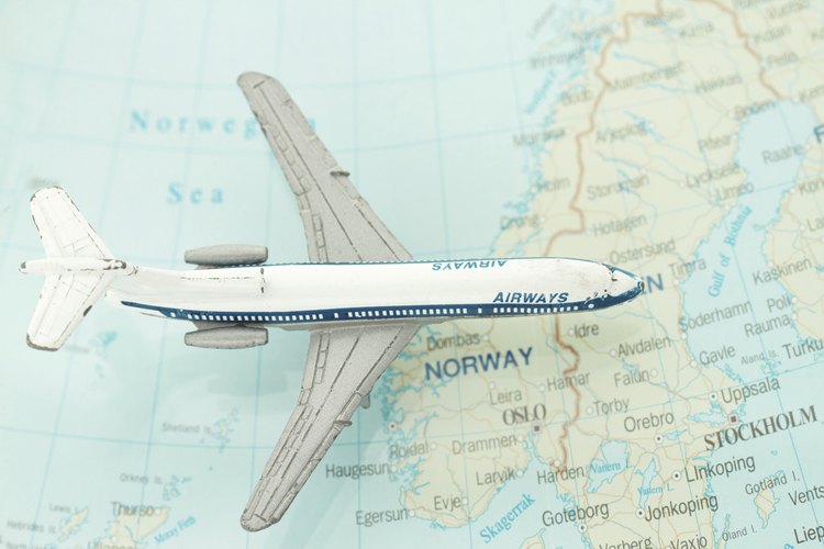 Un avión y un mapa.
