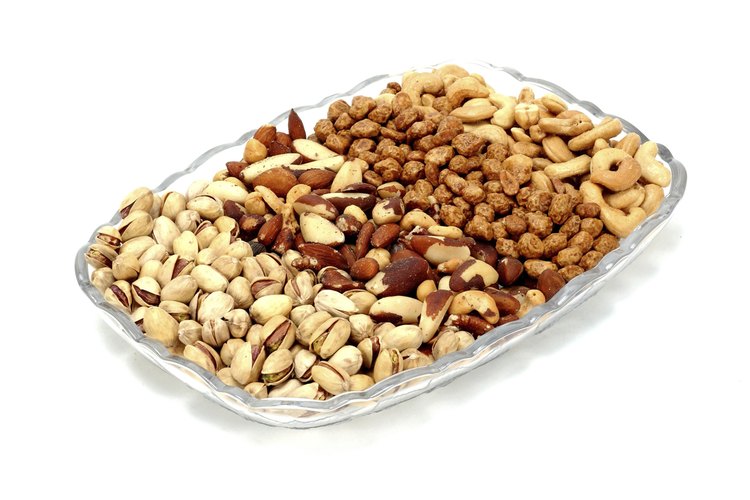 Las nueces son una buena elección para un bocadillo saludable y que llena en la media noche.