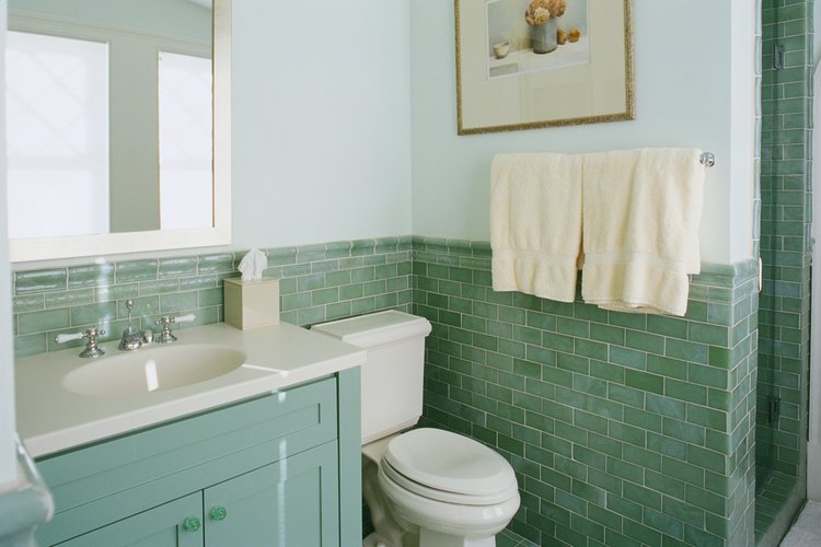 Los toalleros complementan la decoración del baño.