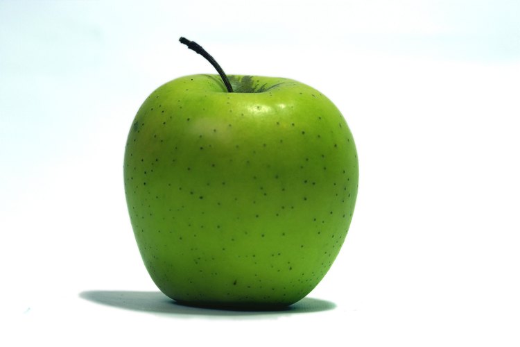 Una manzana puede ser usada para demostrar las capas de la tierra.