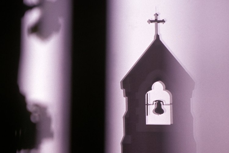 Las campanas suelen tocarse durante una misa católica.
